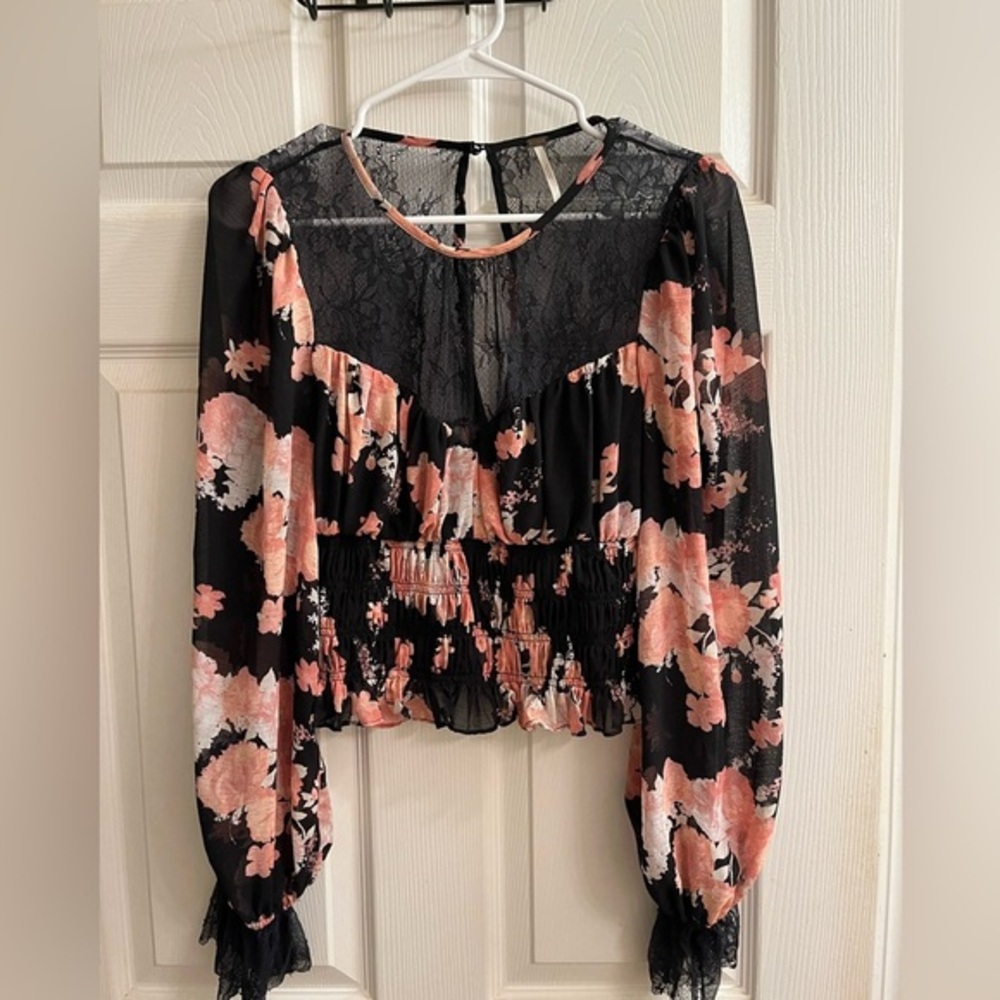 FREE PEOPLE~LACE CROPPED TOP~M